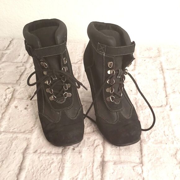 Predictions women's Black Heeled Lace-up Boots - Picture 5 of 8